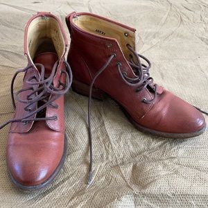 Frye Carson boots size 6